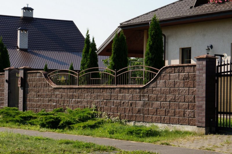 Забор из заборных блоков