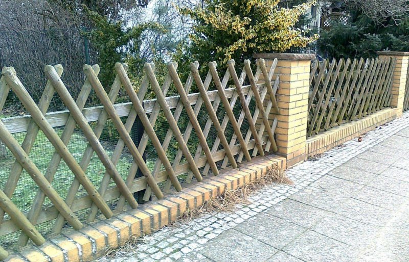 Забор для палисадника из дерева