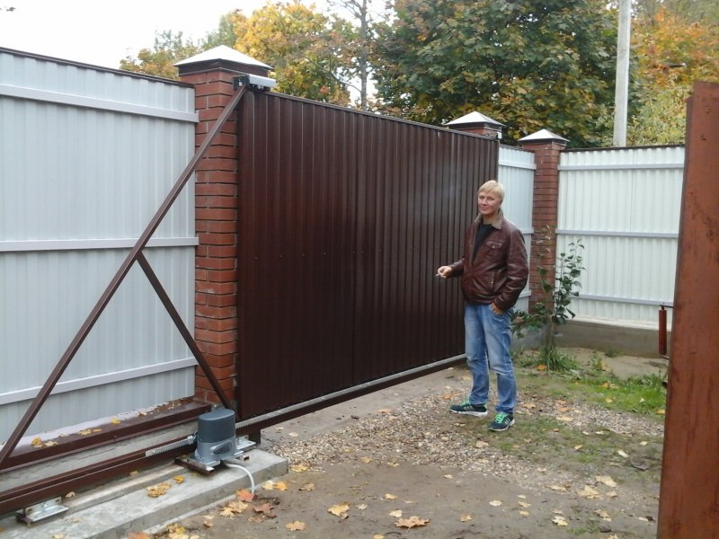 Раздвижные деревянные ворота