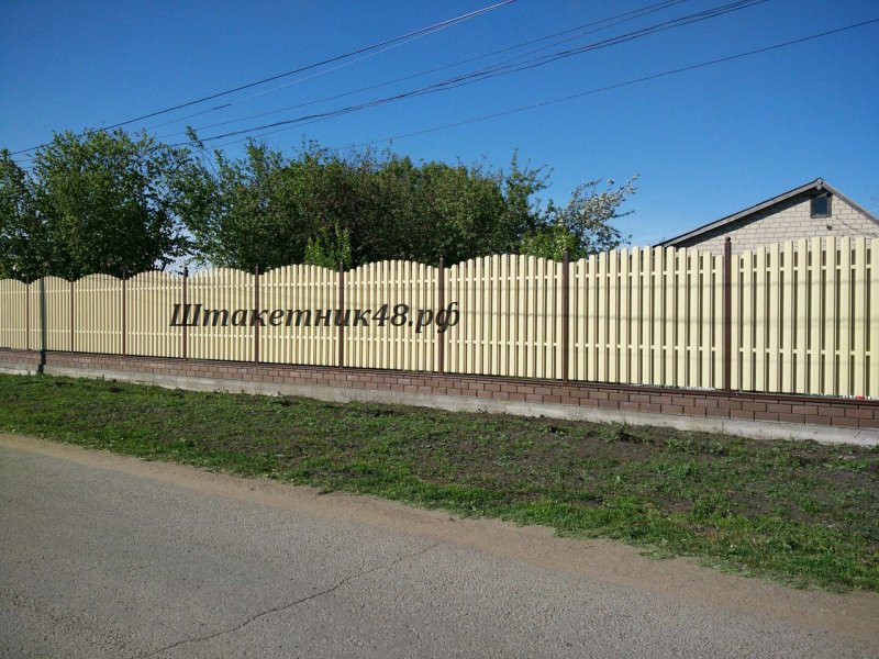 Забор из штакетника