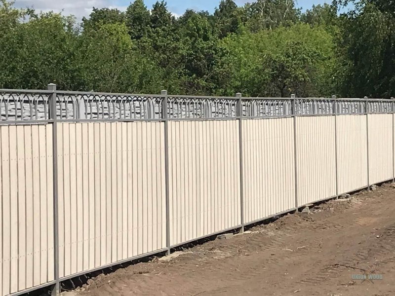 Забор изипрофнастила слоновая кость