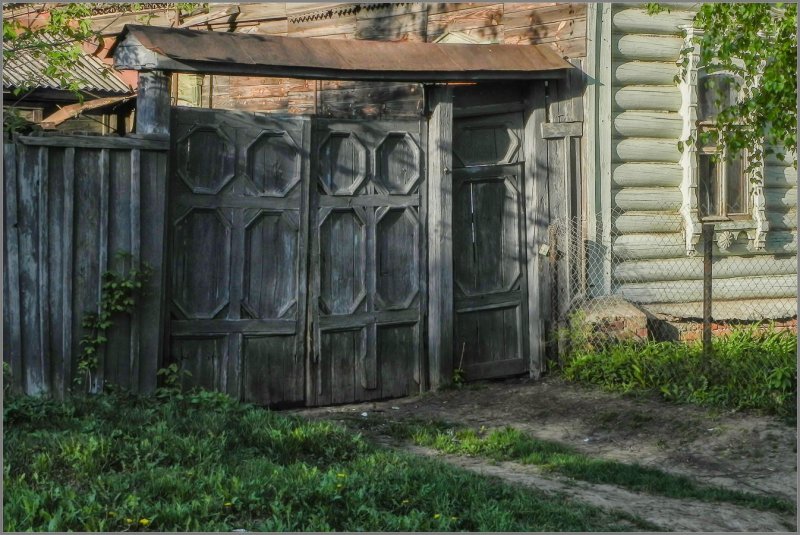 Старинные деревянные ворота