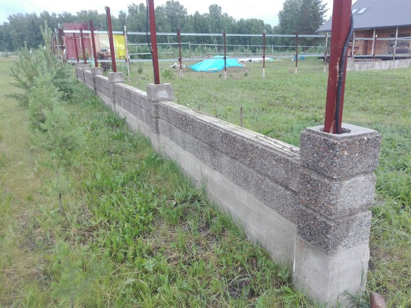 Лицевая часть забора на участке