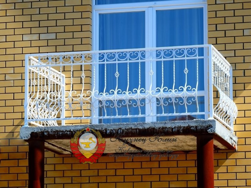 Кованый балкон в частном