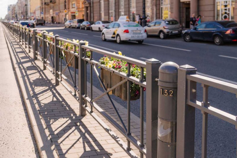 Дорожные пешеходные ограждения