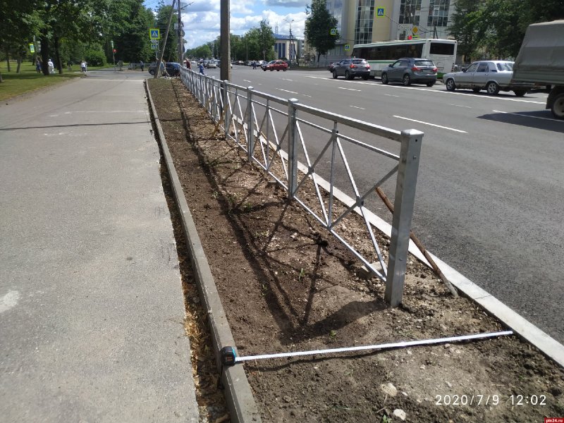Бордюрное ограждение на Мостах