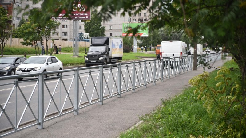 Заборы вдоль дорог