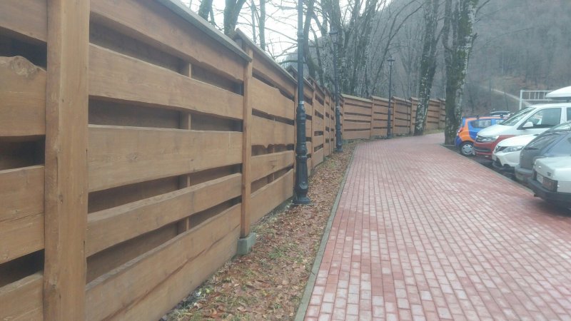 Забор из некромленой доски