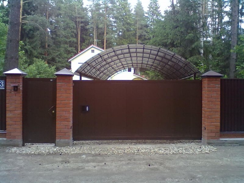 Ворота перед домом