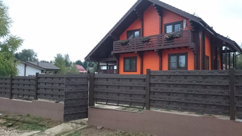 Альпийская плетенка с коричневыми столбиками