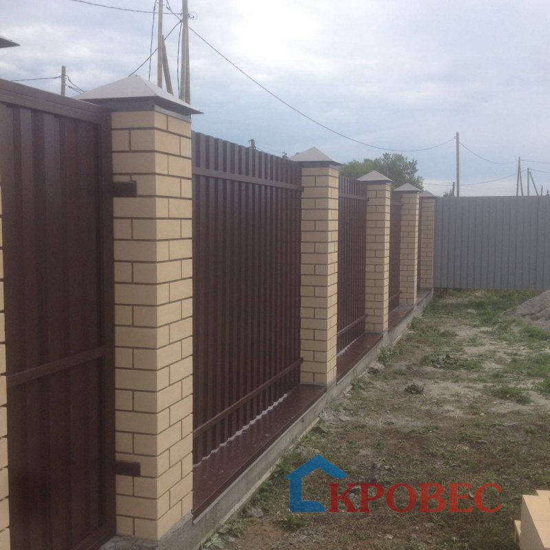 Фундамент для забора из кирпича и профнастила
