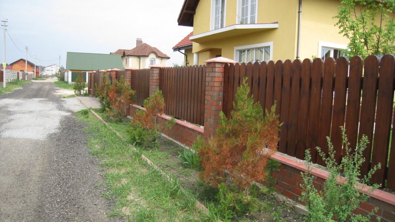 Забор палисадника перед домом