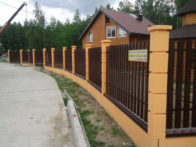 Заборы коттеджные из дерева