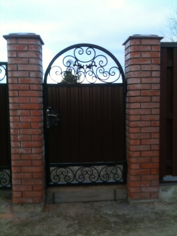Калитка с аркой из металла