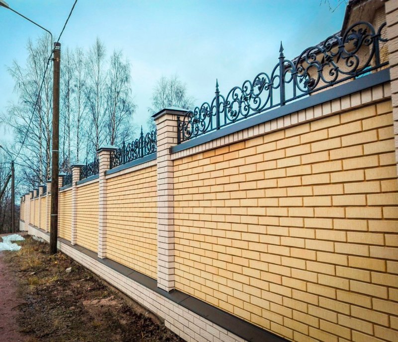 Шикарные кирпичные заборы
