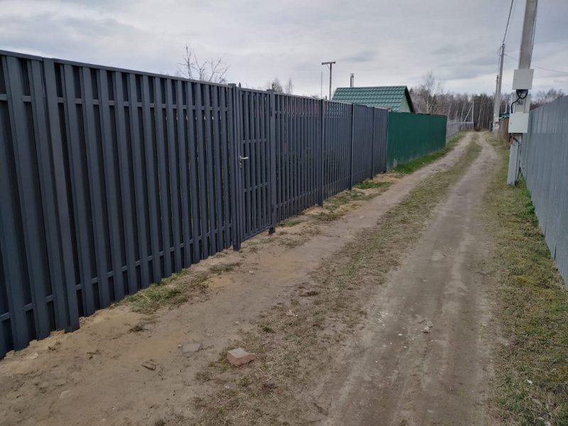 7024 Серый графит забор металлоштакетник