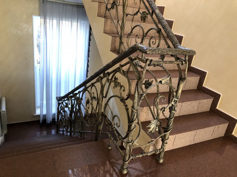Кованые ограждения лестниц