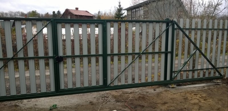 Откатные ворота с евроштафетника