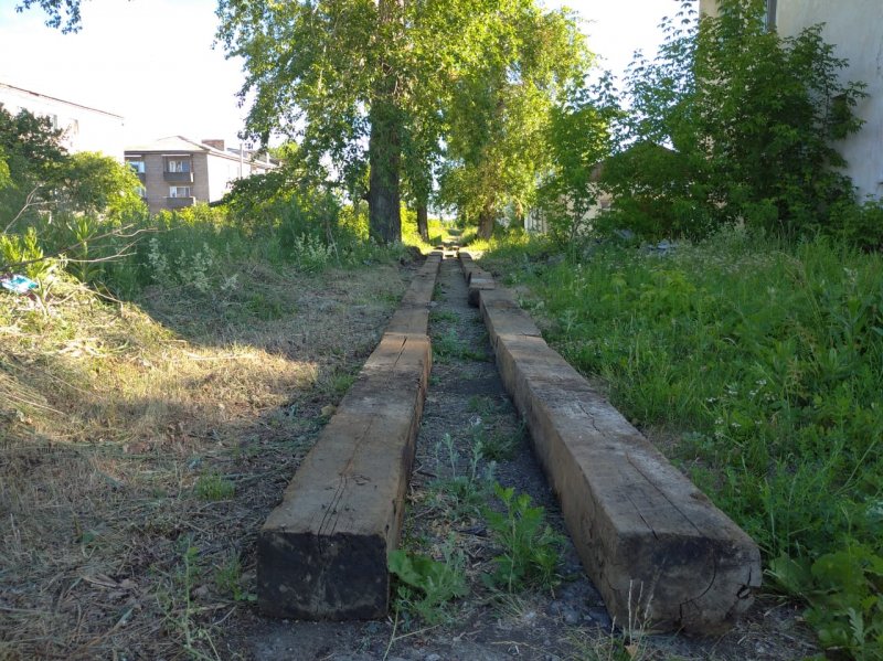 Забор из жб шпал