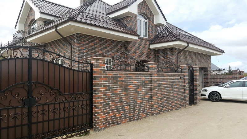 Красивые заборы из кирпича