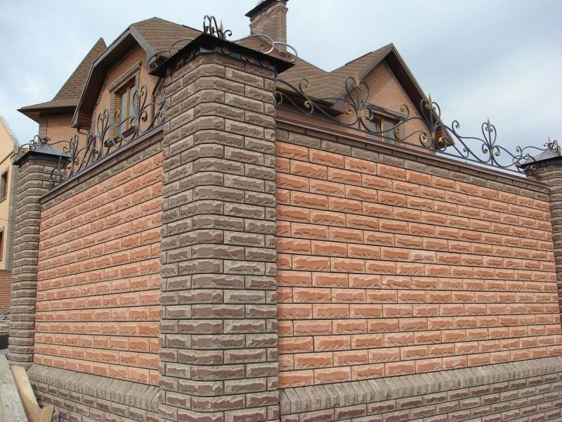Кирпичный забор Литос