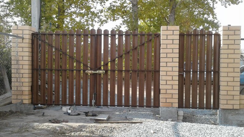 Штакетник круглый фигурный 0.45 pe-Double RAL 8017 шоколад