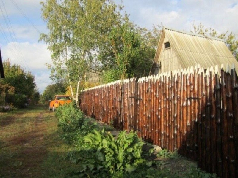 Забор из горбыля красивый