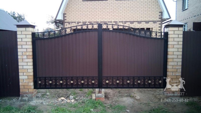Откатные ворота из профнастила ковки