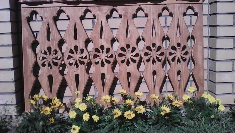 Резной палисадник