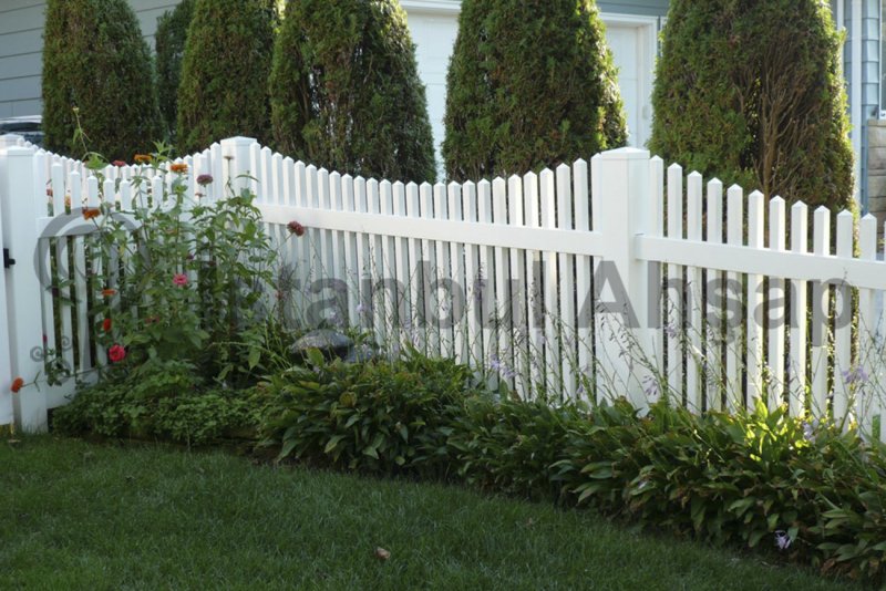 Палисадники из обычного штакетника