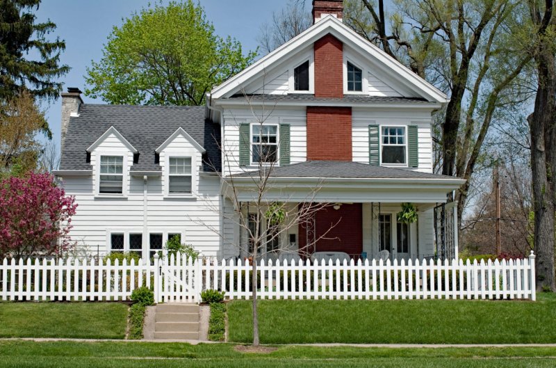 House White Picket Fence