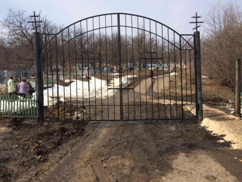 Входные ворота кладбища