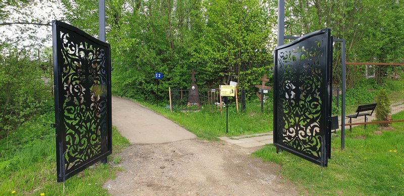 Кладбище издалека