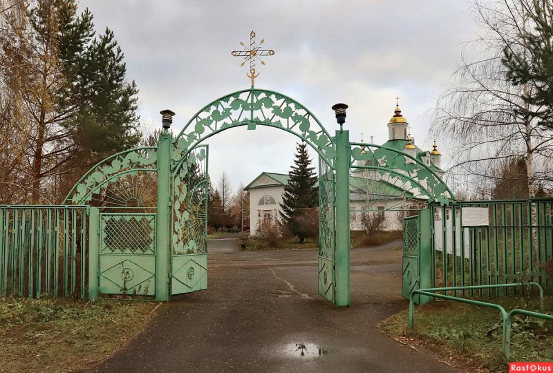 Ворота с крестом