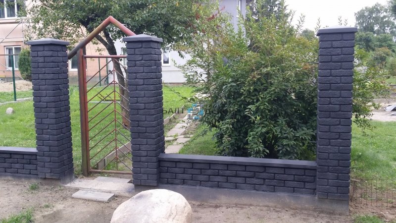 Столбы из кирпича для забора