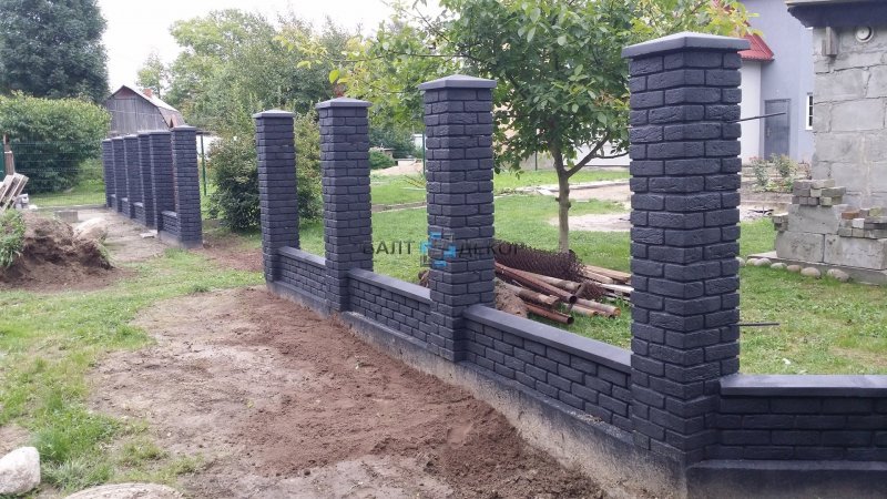 Столбики из кирпича для забора