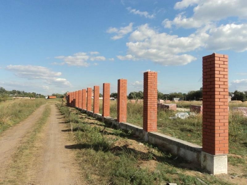 Столбы под забор из кирпича