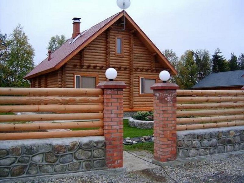 Забор из кругляка