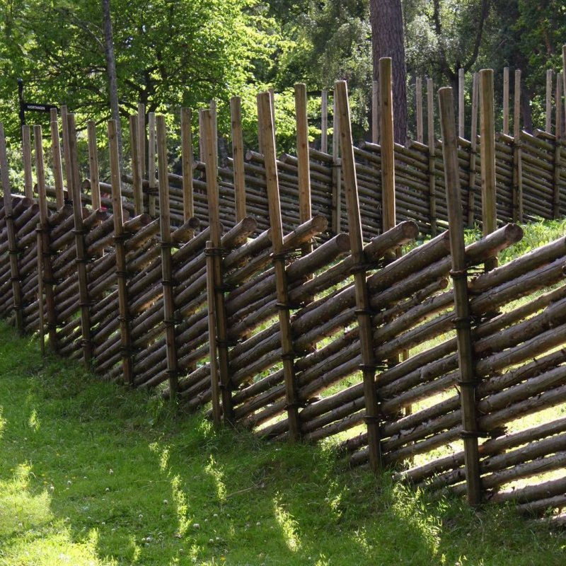Изгородь из жердей
