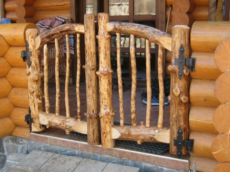 Ворота из бревен