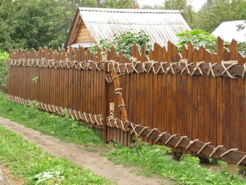 Забор под старину на даче