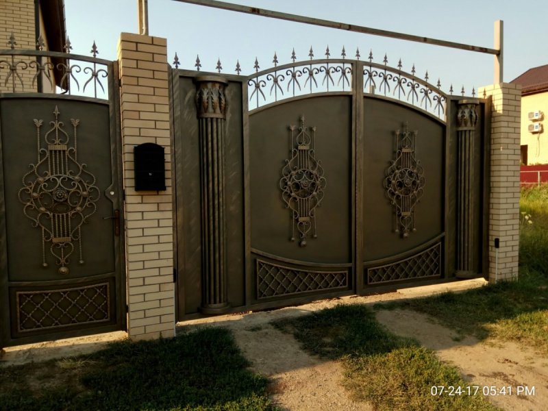 Самые дорогие ворота в Дагестане