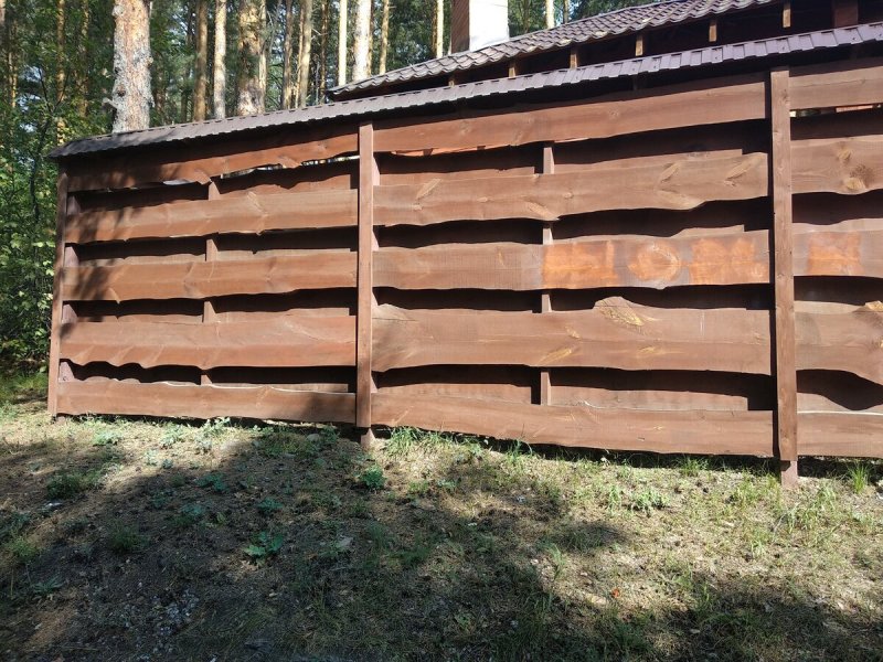 Красивый деревянный забор