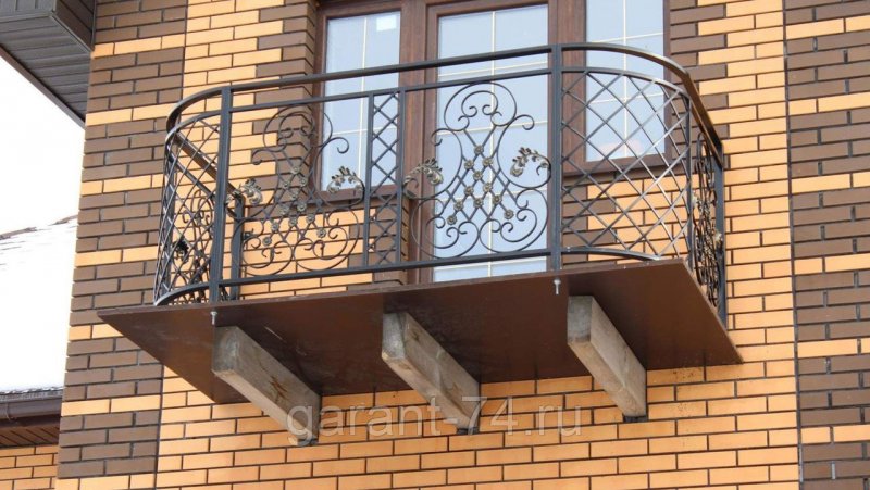Металлический балкон