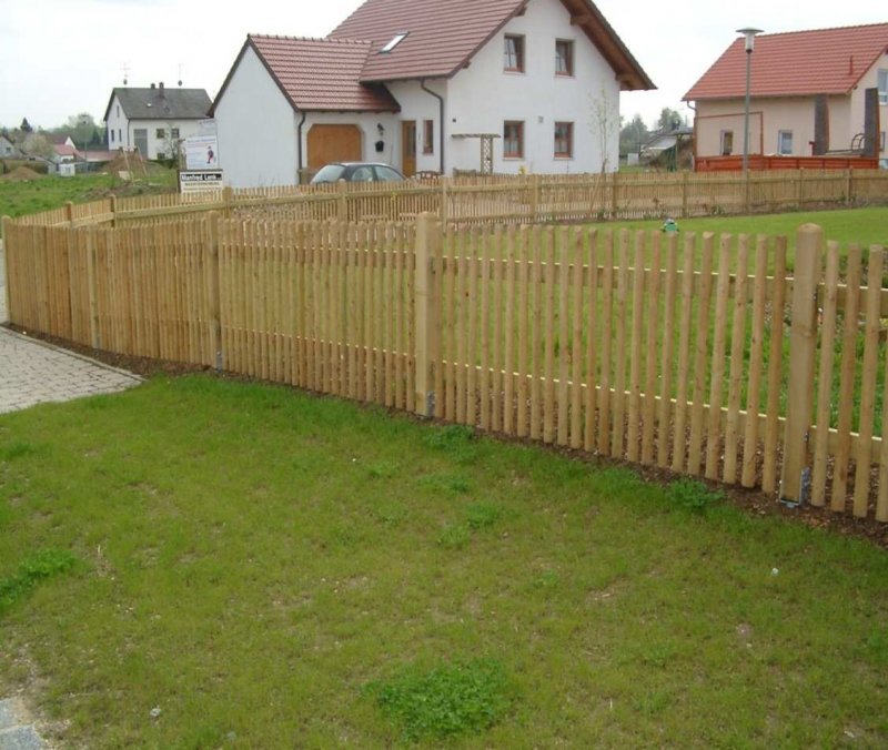 Подпорная стенка на участке из дерева
