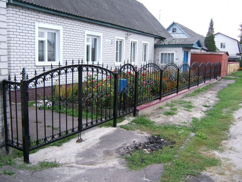 Палисадник перед забором Англия