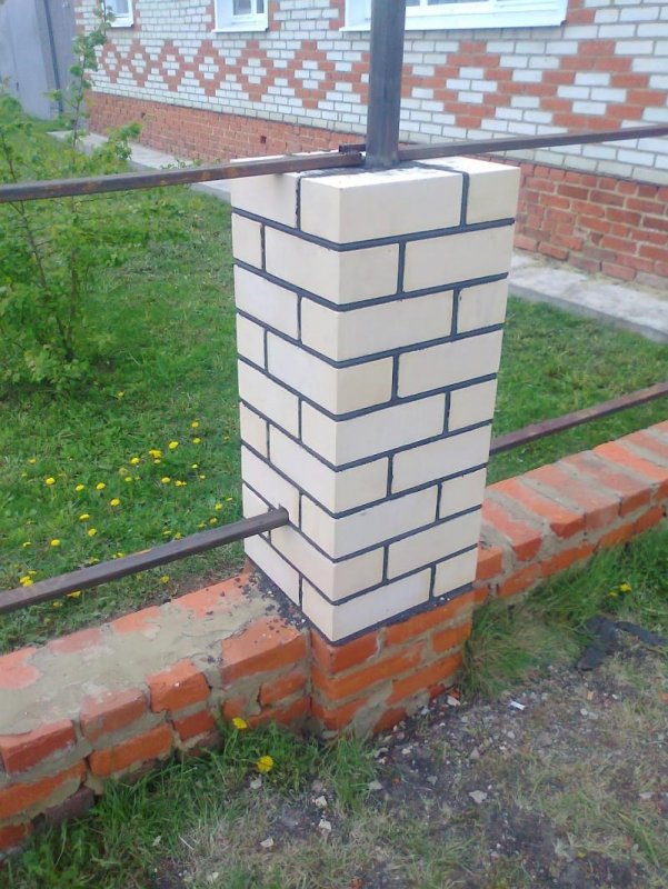 Заборные столбы из силикатного кирпича