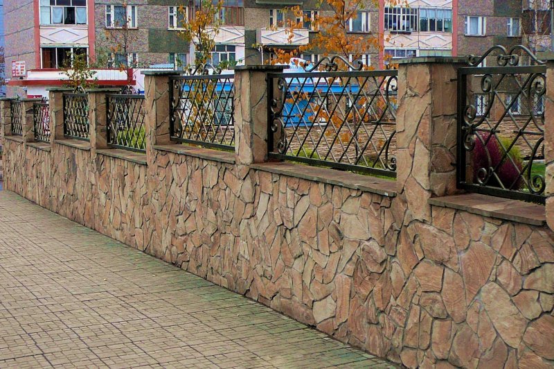 Забор из песчаника