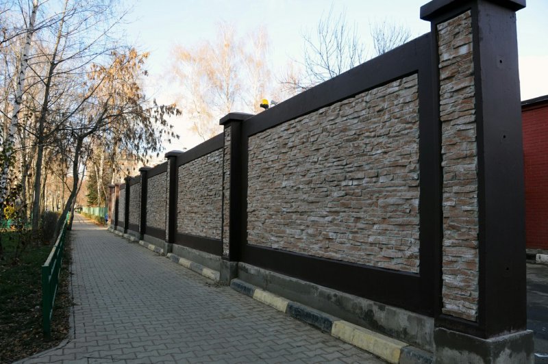 Забор под дикий камень