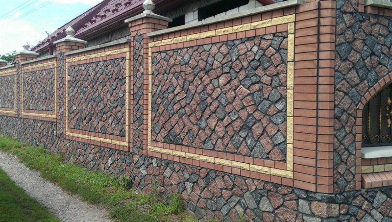 Забор из рваного камня
